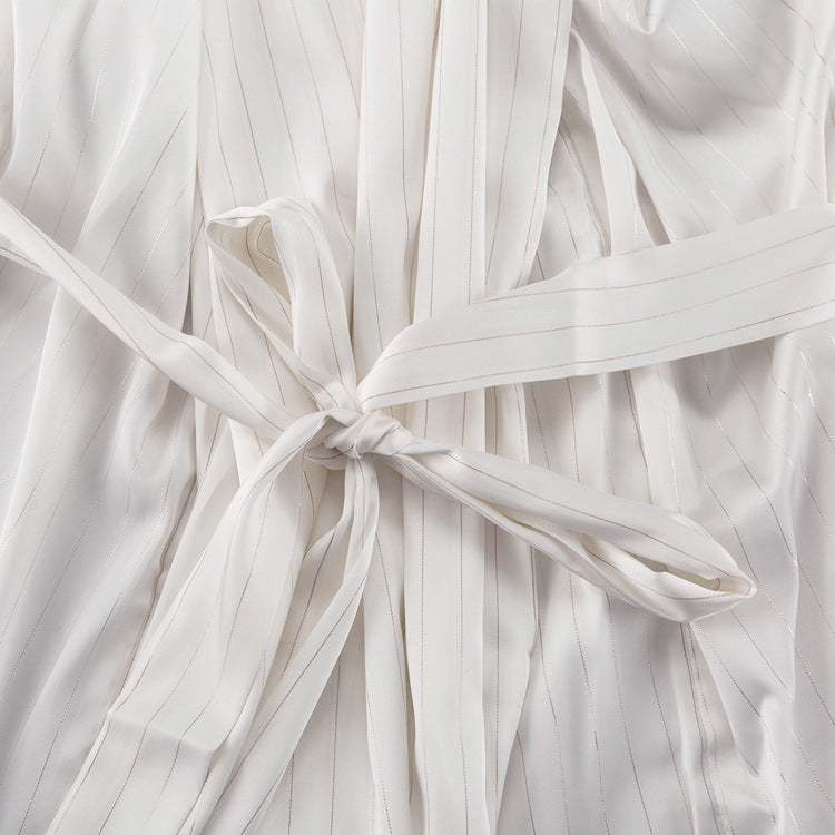 Robe luxueuse et élégante à rayures en soie