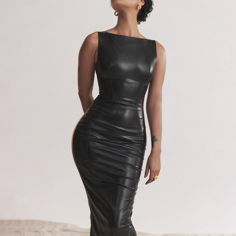 Robe en cuir noir moderne