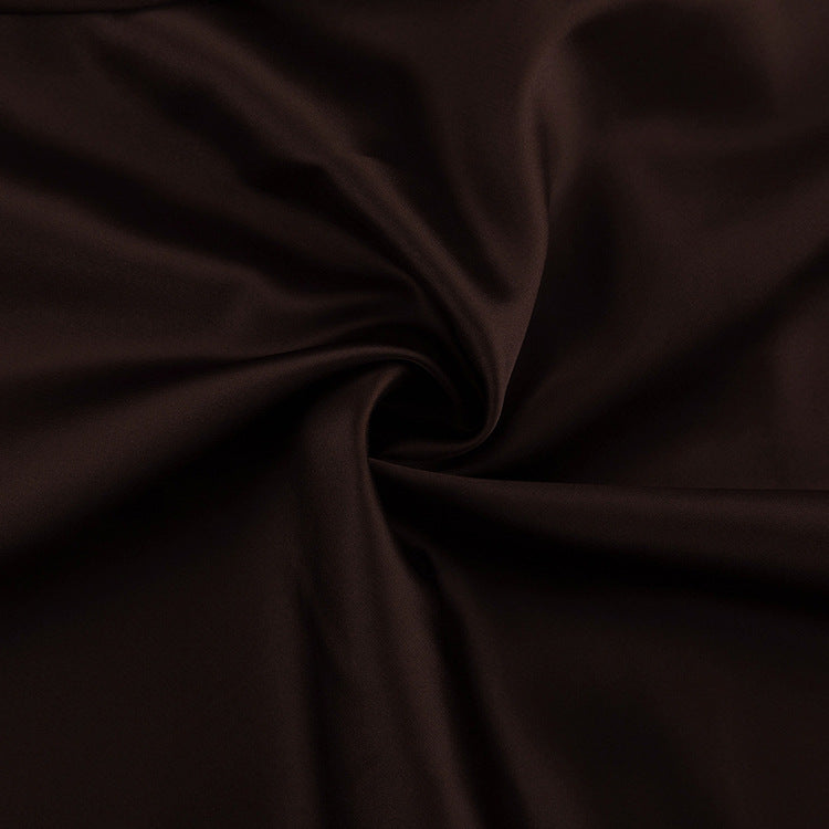 Ensemble de vacances luxueux en soie marron