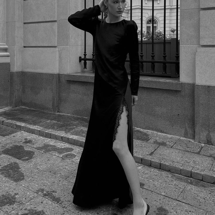 Robe longue mystérieuse et élégante en soie noire