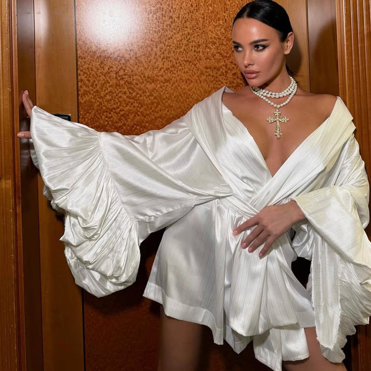 Robe luxueuse et élégante à rayures en soie