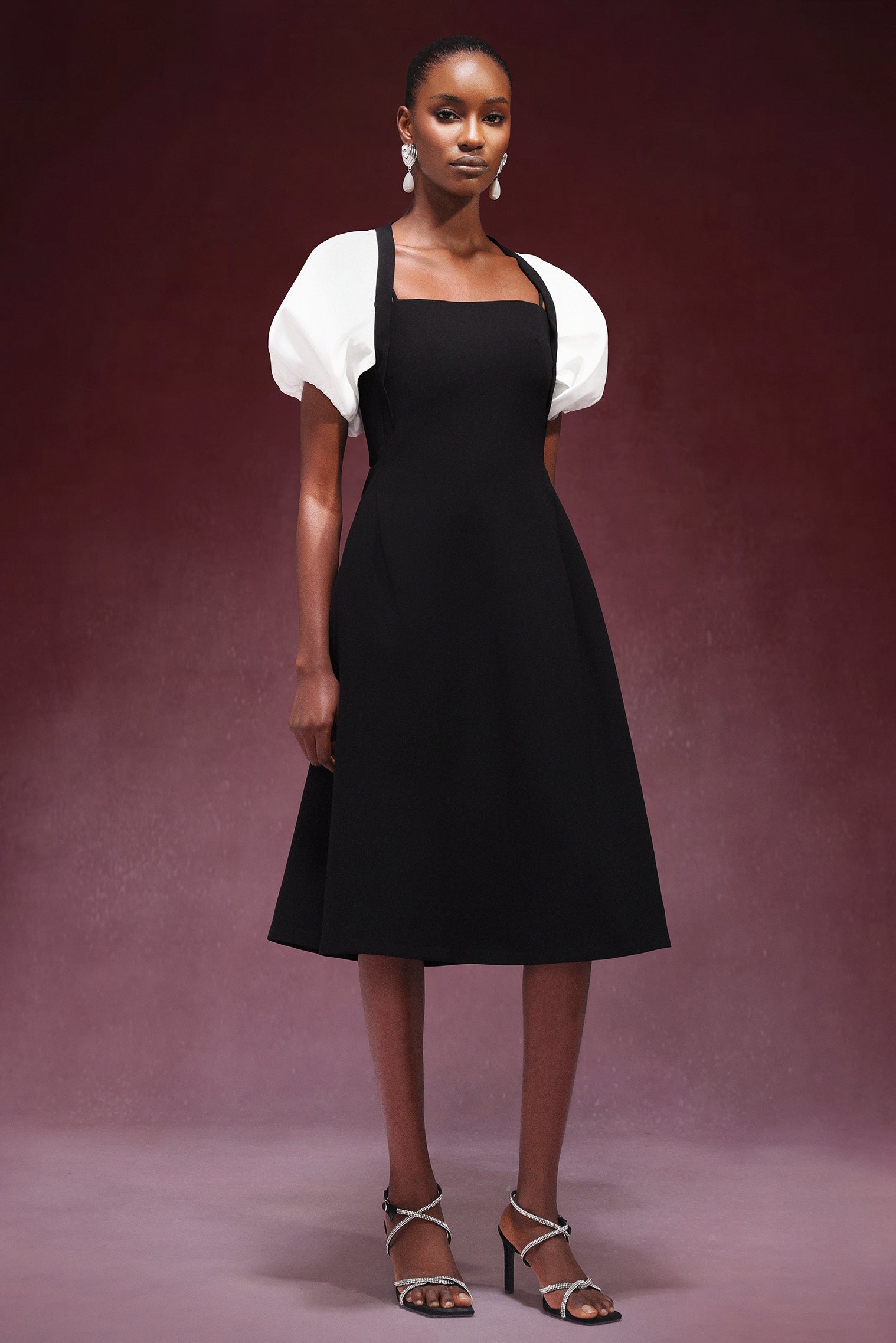 Yannei Short Sleeves Square-cut collar Midi Dress