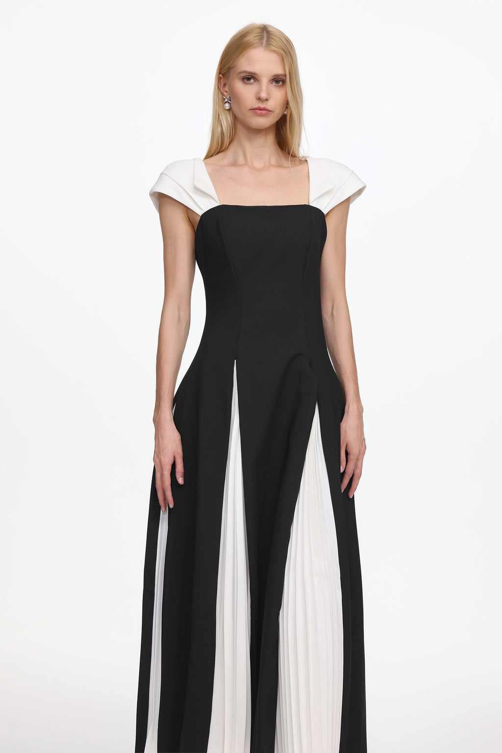 Saly Classic Tailored Short Sleeve Contrast Pleated Woven Maxi Dress