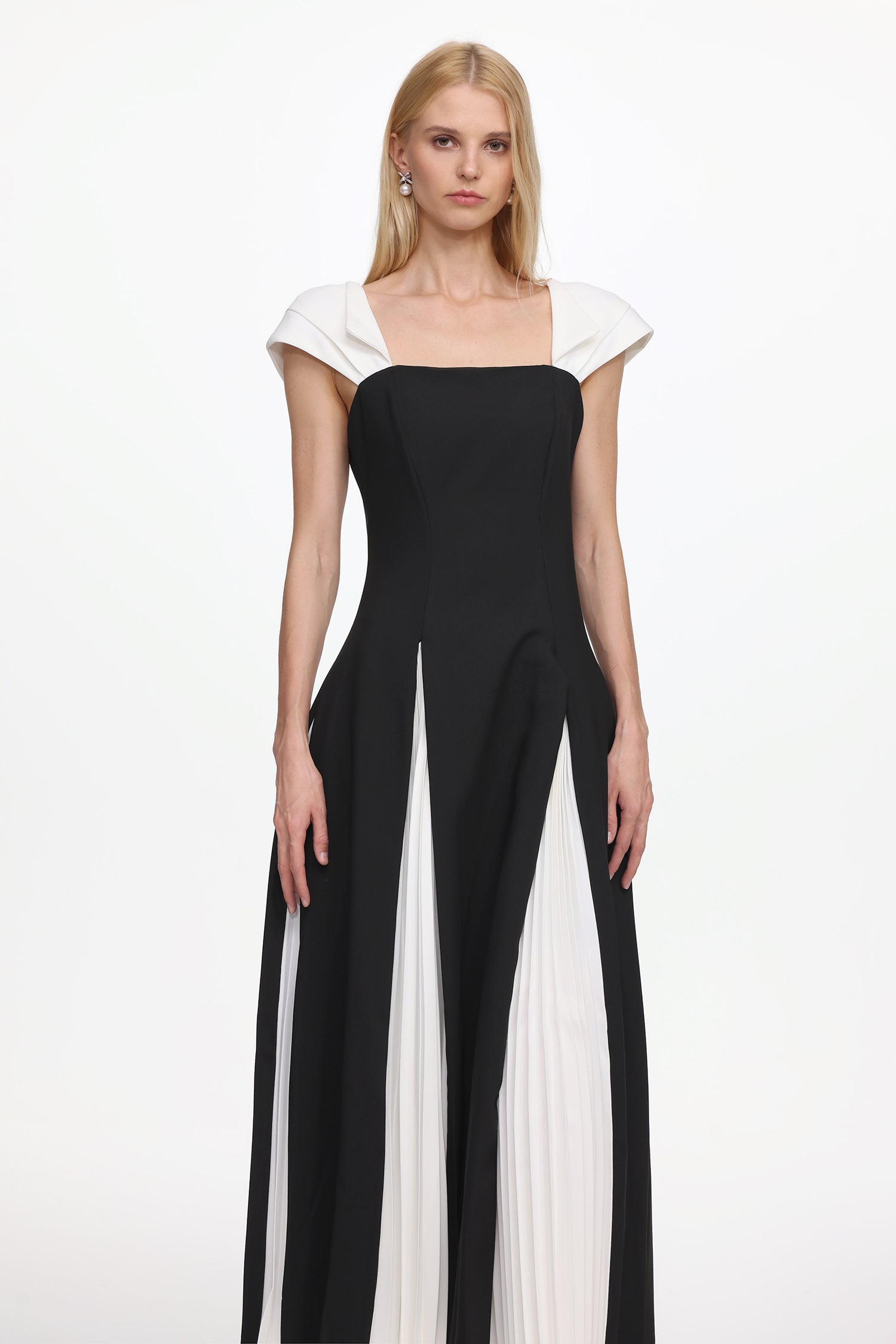 Saly Classic Tailored Short Sleeve Contrast Pleated Woven Maxi Dress