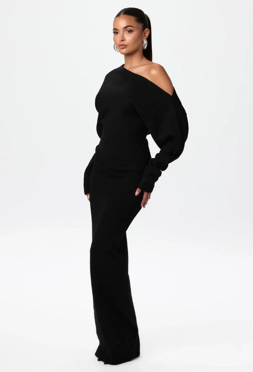 Banquet Mysterious Charm Off-Shoulder Maxi Dress