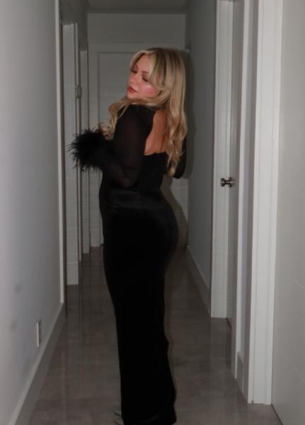 Luxurious Evening Feather-Decorated Velvet Maxi Dress