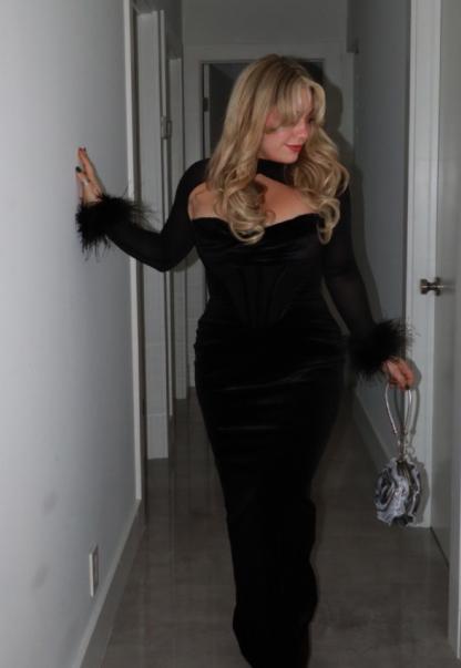 Luxurious Evening Feather-Decorated Velvet Maxi Dress